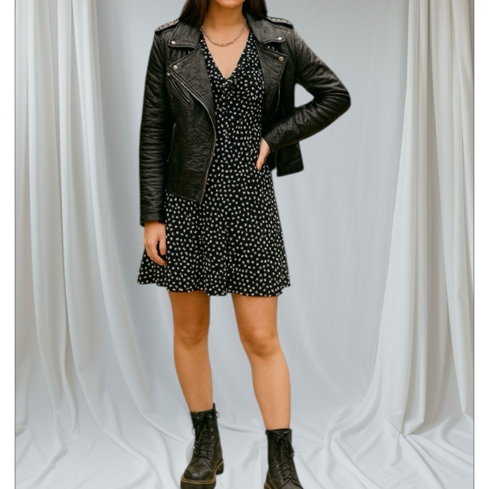Nasty Gal Sz 8 Short Sleeve Mini Dress V Neck Black